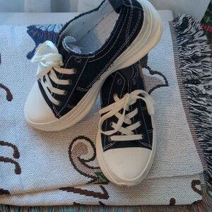 Stylish Black and White Women's Sneakers